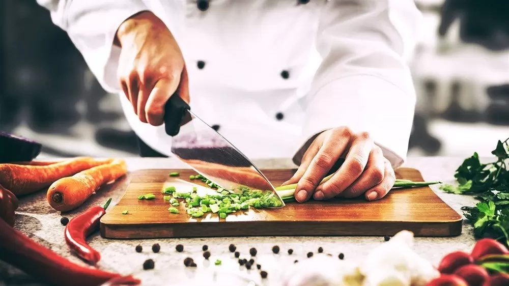 🍳 AŞÇILIK EĞİTİMİ: PROFESYONEL MUTFAKLARDA KARİYER YOLCULUĞU
